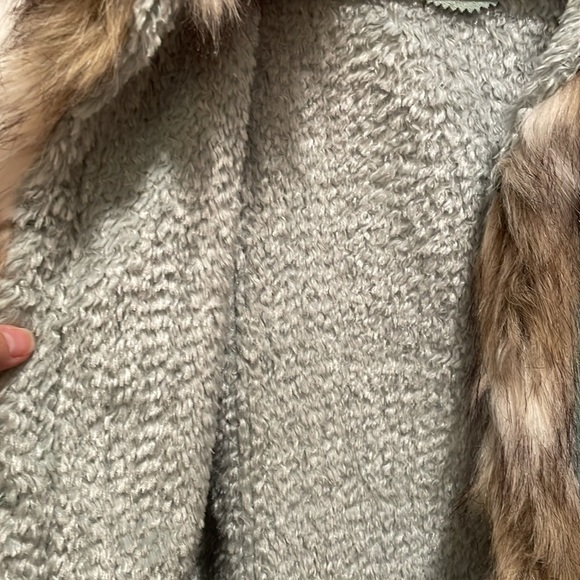 Faux fur vest - Picture 6 of 6
